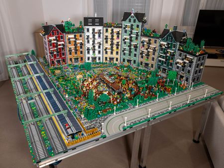 Lego® Stadtteil gebaut aus 200`000 Bausteinen